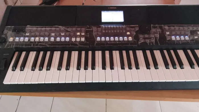Teclado Yamaha sx 600 semi novo