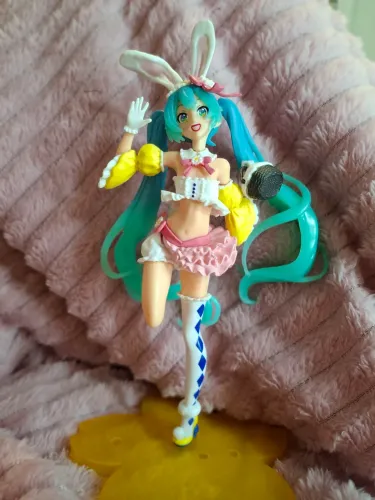 FIGURE MIKU COELHA ANIME