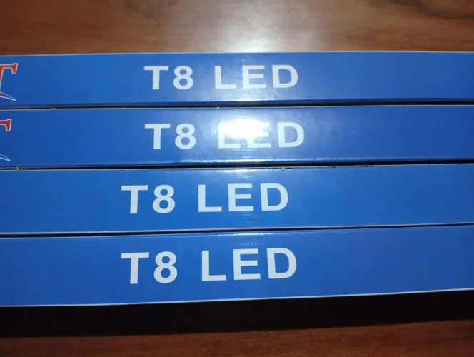 4 Lâmpadas T8 novas