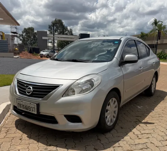 Nissan Versa SV 1.6 16V Flex Fuel 4P Mec. 2013