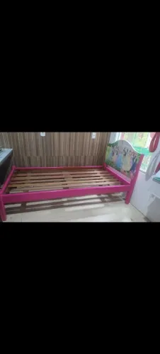 Cama de solteiro menina