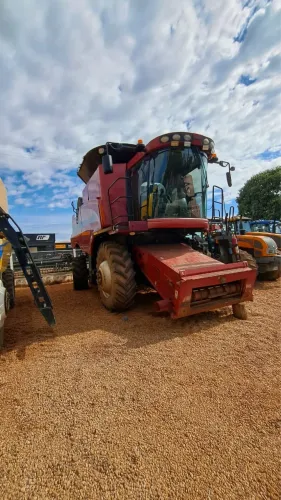 (Oportunidade) COLHEITADEIRA DE GRÃOS MARCA: CASE IH; MODELO 8120; ANO 2012;