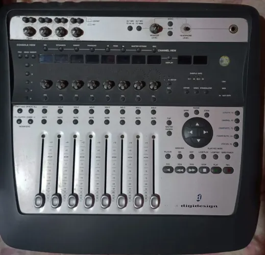 Mesa digital digidesign 002
