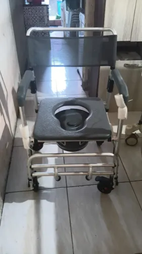 Cadeira de banho hospitalar 