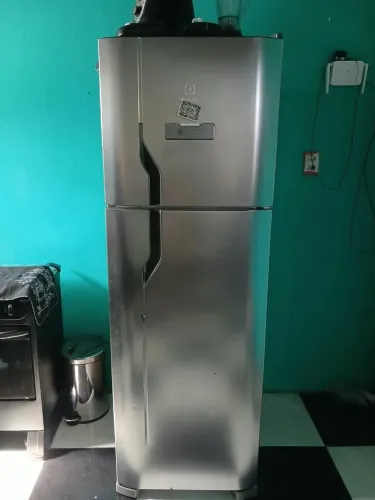 Geladeira inox, em ótimo estado não entrego