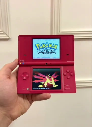 Nintendo dsi com muitos jogos como Pokémon Mario e Zelda