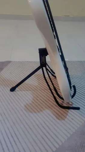 Suporte simples de guitarra