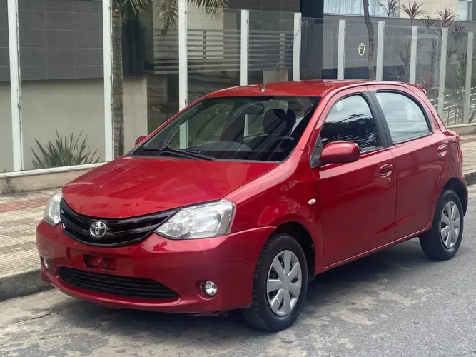Toyota Etios X 1.3 Flex 16V 5P Mec. 2013