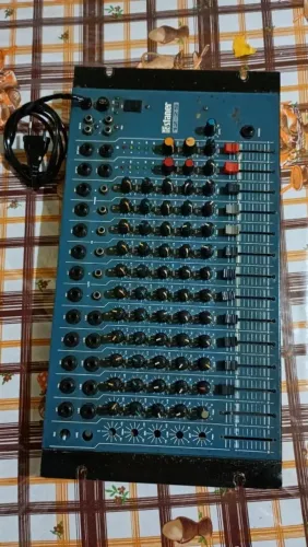Mesa de som Staner 12 canais-ta queimada , e com zumbido/não está saindo som mas liga norm