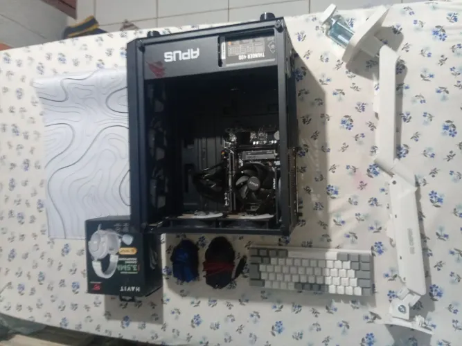 Vende-se pc completo 2 mouse 1 fone 1 teclado 1 braço articulado 1 mouse pad 90×40