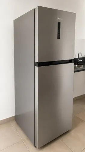 Geladeira Midea