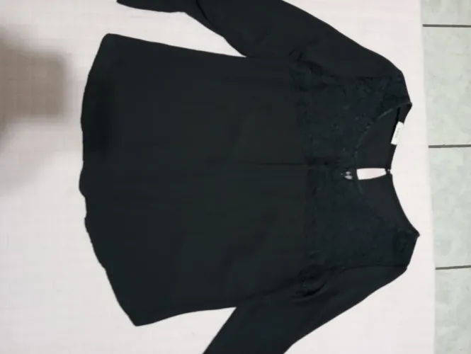 Blusa delicada preta