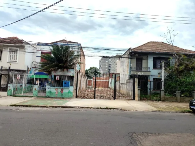 Terreno à venda no Bairro Floresta em Porto Alegre