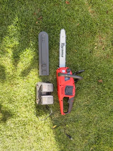 Motosserra Elétrica Brushless Sabre 40cm Toyama Cor Vermelho (Usado
