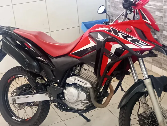 Xre 300 rally muito nova