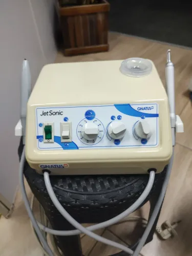 Ultrassom e jato de bicarbonato jetsonic Gnatus 