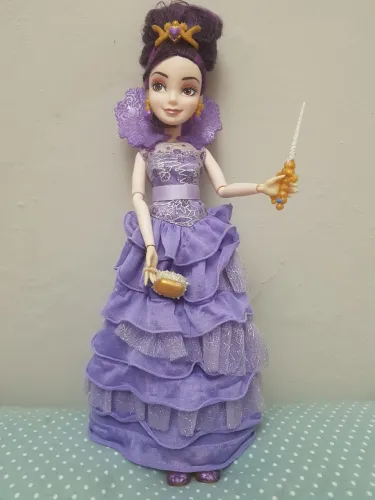 Boneca Mal Disney Descendentes"Festa de Coroação"