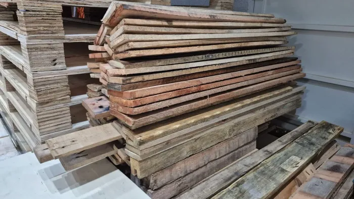 Ripas de pallets medidas que variam de 0.80 centímetros até 1.20mt, entregamos.