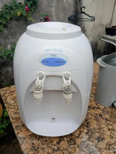 bebedouro eletrônico de mesa Britânia Aqua