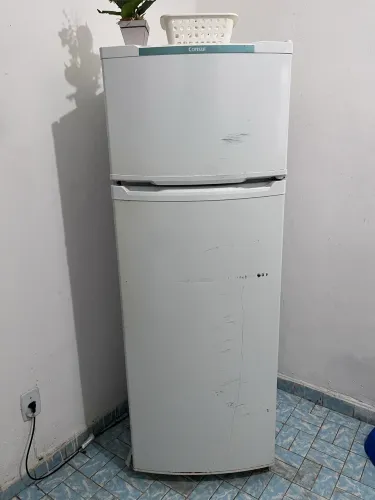 Geladeira usada em bom estado 