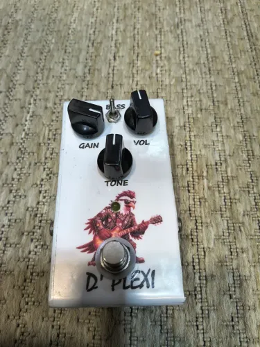 Pedais de guitarra plexi drive e crunch box clone