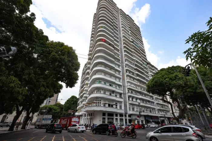 Manoel Pinto da Silva - andar alto 2/4 - R$ 3.500.