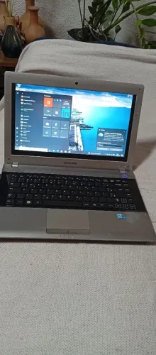 Notebook Samsung rv411 i3 hd320 wi-fi win10 office HDMI carregando 2Detalhe teclado e bat