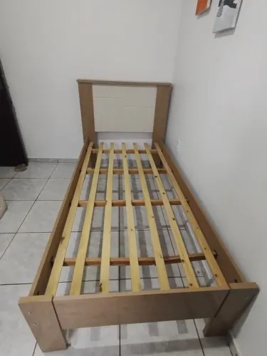 Cama de solteiro usada
