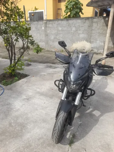 Bajaj Dominar 400 - Pouco rodada 