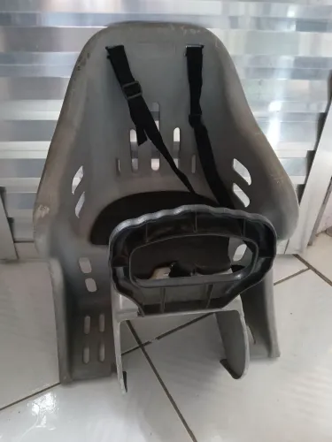 Cadeirinha para transporte de criança de até 4 anos em bicicleta