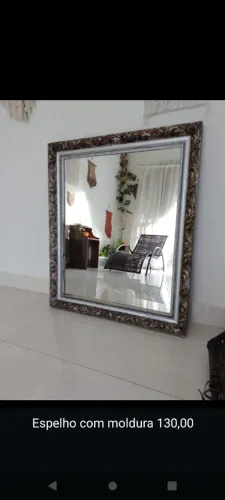 Espelho com moldura trabalhada