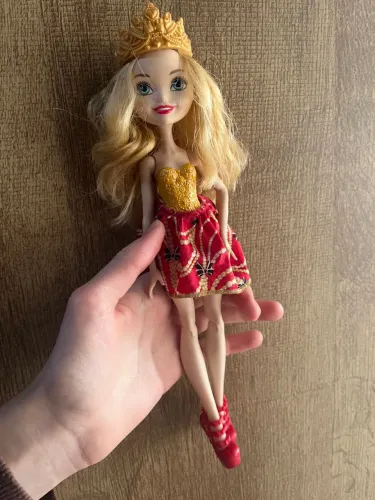 Boneca Apple White Ever after high