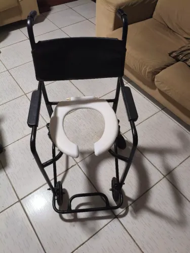Cadeira de Rodas Higiênica de Banho