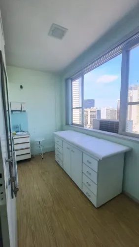 Sala comercial no centro do Rio, junto ao metro uruguaiana 