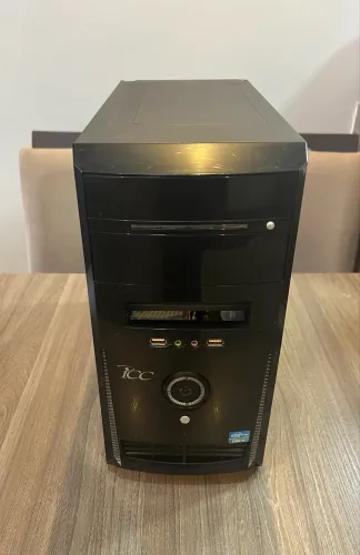 Gabinete com fonte e dvd