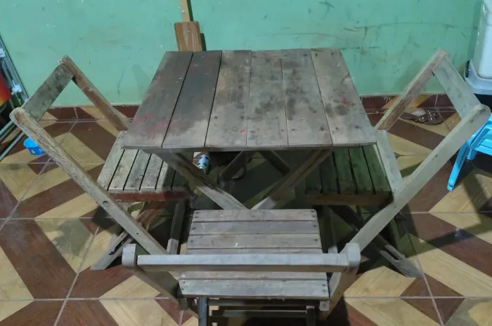 Jogo de mesa de madeira