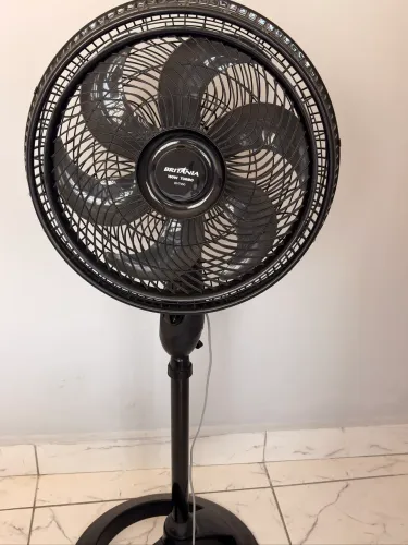 Ventilador de coluna Britânia