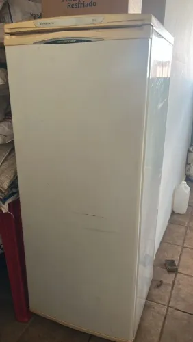 Vendo geladeira 220