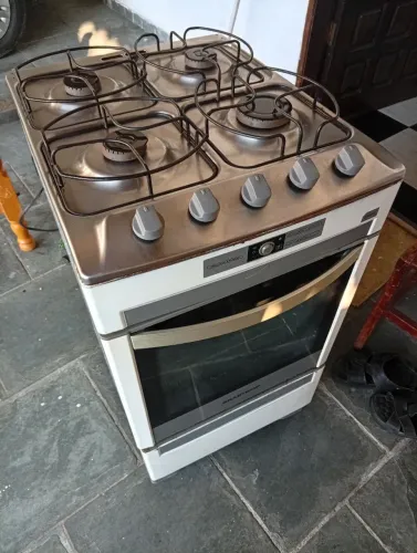 Fogão elétrico da marca Brastemp