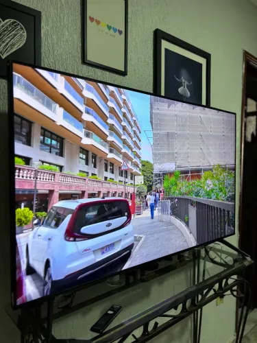 Smart tv 43 polegadas 4k, comando de voz, borda infinita.