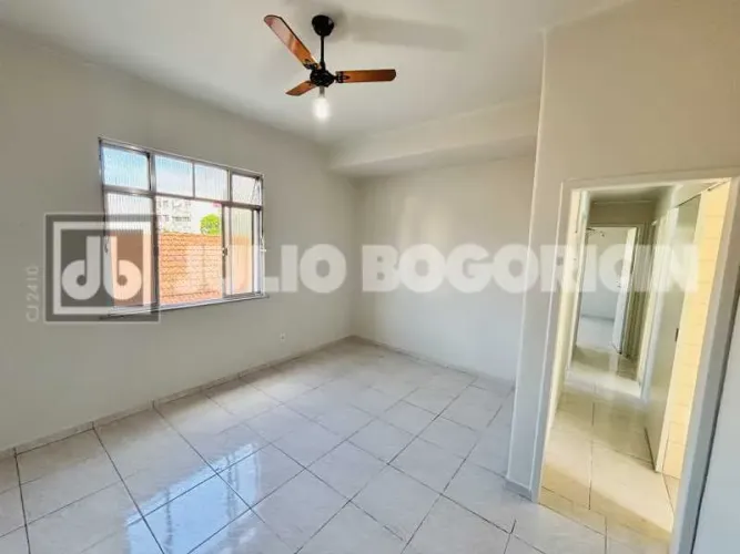 3 quartos , sacada, condomínio barato, Vazio!