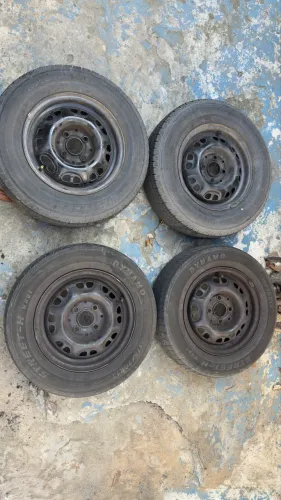 Roda de ferro Aro 13 e pneus