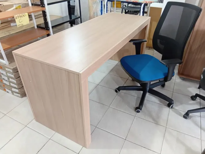 Mesa e cadeira para escritório 