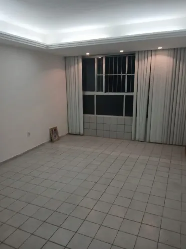 Apartamento, Boa Viagem: 3 Quartos, perto da Praia por R$ 350mil"