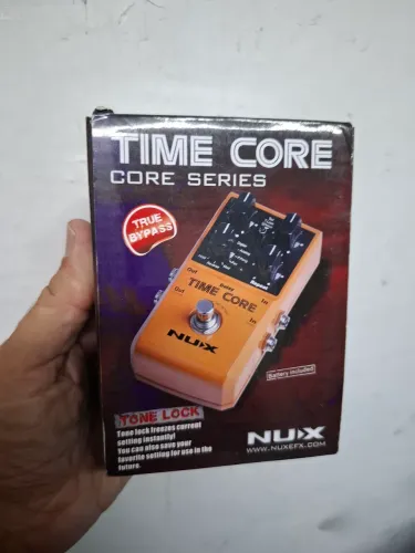 Pedal Time Core Nux Delay zero na caixa.