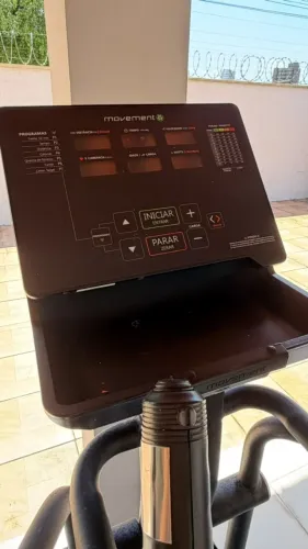 Elíptico Profissional Movement GT E (GTE) - Equipamento de Academia