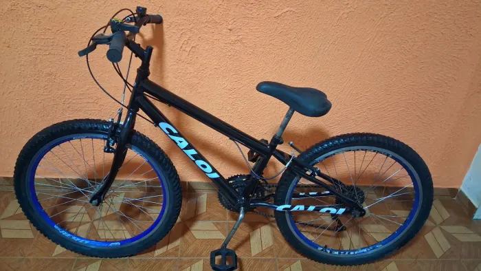 Bike aro 24, 18 marchas, tudo ok e com uma cambada de peça nova para conforto total