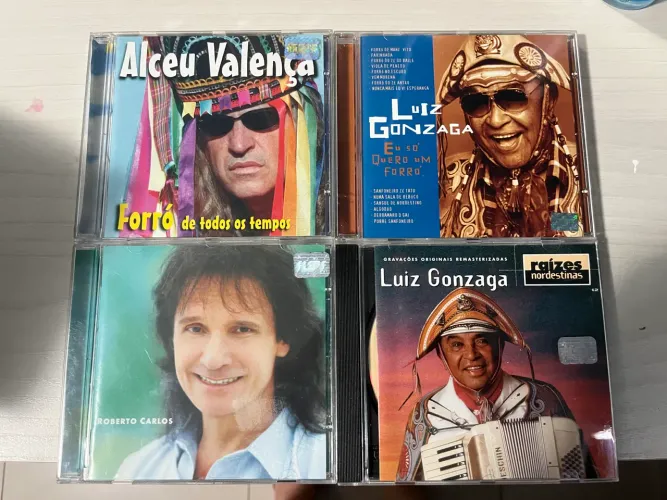 CDs variados- Alceu Valença, Luiz Gonzaga e Roberto Carlos 