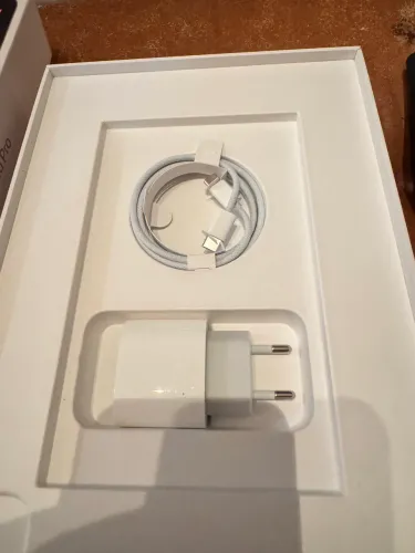Ipad Pro 11 128 4a Geração + Magic Keyboard aftermarket