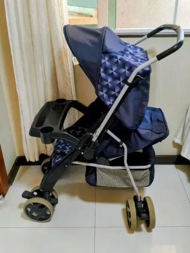 Carrinho de bebê Tutti baby solares,azul com cinza,vira berço.